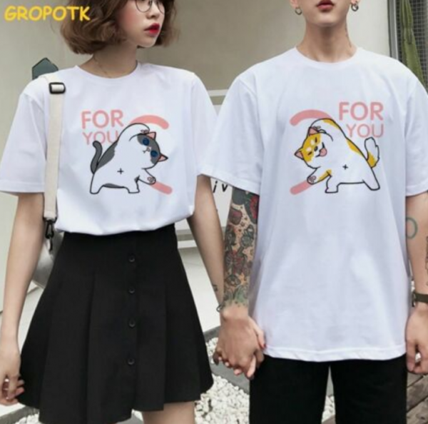 Baju dengan gambar hewan peliharaan yang lucu